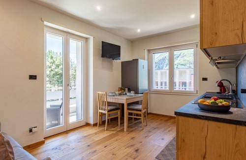 Samolaco Apartment | Cozy Apartment for 3 with Balcony, WIFI & Pet Friendly