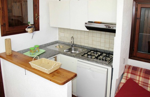 Santa Reparata Apartment | Inviting Apartment for 3 with Pool, Pets Welcome & Parking