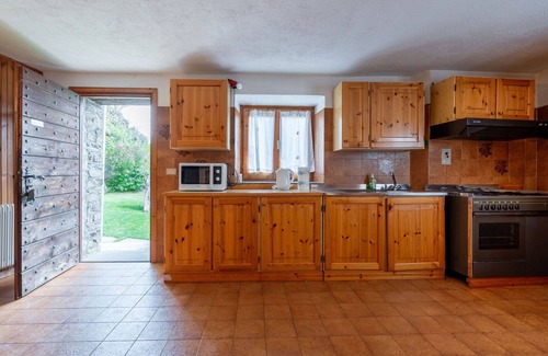 Sarre Apartment | Inviting Apartment for 5 Near Aosta with Pet-Friendly Amenities