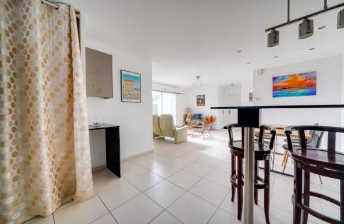 Merignac Apartment | Modern Apartment in Mérignac with Terrace and Parking