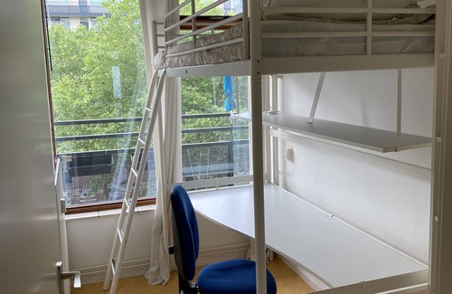 Bilthoven Apartment | Cozy Apartment Near Utrecht with Pool & Breakfast Options