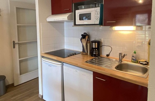 Sers Apartment | Comfortable Apartment for 5 in Sers with Family Amenities
