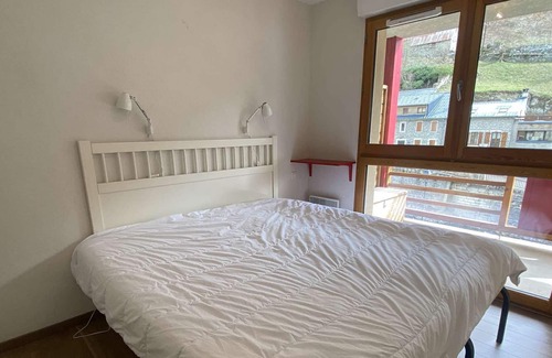 Sers Apartment | Comfortable Apartment for 5 in Sers with Family Amenities