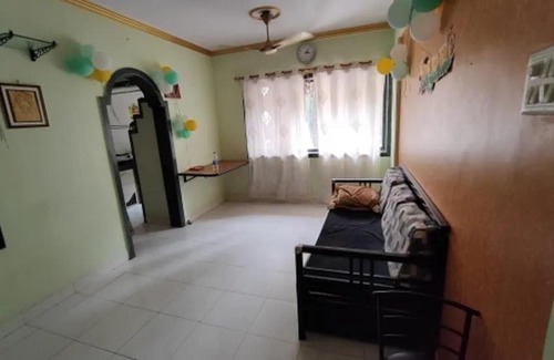 Surat House | Cozy Apartment with Kitchen and Free Wifi Near Hot Tub