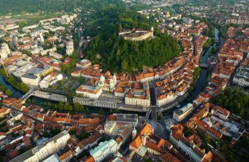 Ljubljana Apartment | Comfortable Apartment with Free Parking, WiFi & Bikes