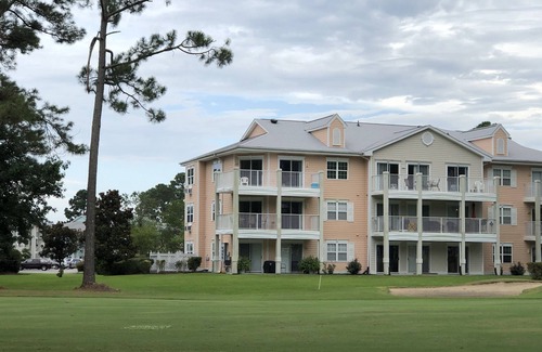 Calabash Apartment | Golf Course View Apartment in Brunswick Golf - Rated 10/10