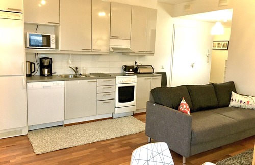 Itainen District Apartment | Inviting Oceanfront Apartment with Relaxing Sea View
