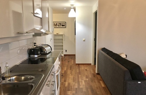 Itainen District Apartment | Inviting Oceanfront Apartment with Relaxing Sea View