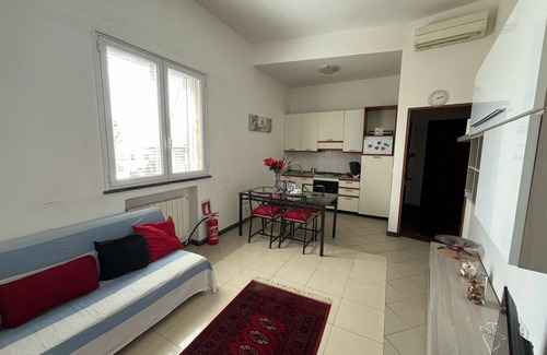 Quarto dei Mille Apartment | Scenic Apartment with Sea View and Breakfast in Genoa
