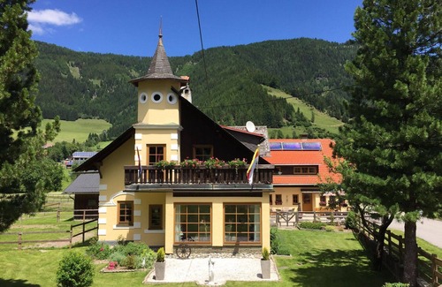 Gnesau Apartment | Cozy Apartment for 5 with Hot Tub and Panoramic Views