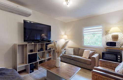 Talmas Apartment | Spacious Apartment for 10 Near Amiens with Pool & Pets Welcome