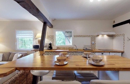 Talmas Apartment | Spacious Apartment for 10 Near Amiens with Pool & Pets Welcome
