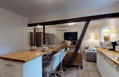 Talmas Apartment | Spacious Apartment for 10 Near Amiens with Pool & Pets Welcome