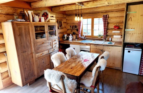 Klagenfurt-Wolfnitz Ski Chalet | Cozy Chalet in Klagenfurt with Hot Tub & Pet-Friendly Amenities