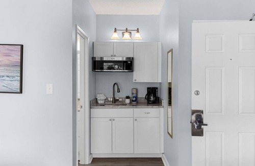 Myrtle Beach Condo | Oceanfront Retreat: Pool, Hot Tubs & Pet-Friendly Comfort