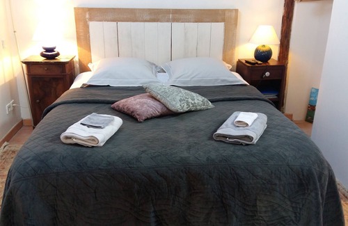 Pessac House | Ideal Bordeaux B&B with Pool & Breakfast, Guest Rated 10/10
