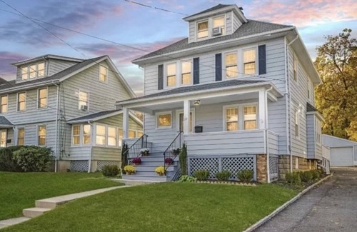 Summit Apartment | Cozy Bedroom Retreat with Spa and Breakfast Included
