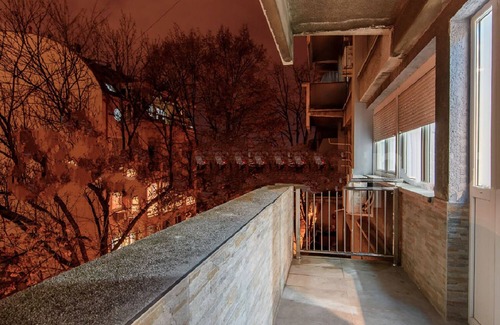 Vracar Apartment | Bright New Apartment in City Center with Pool & Spa