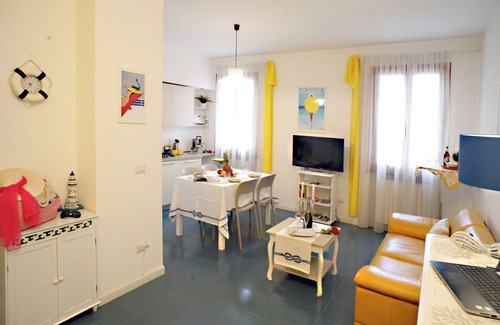 Rimini Historic Center Apartment | Relax by the Canal with Tiberius Bridge Views and Free WiFi