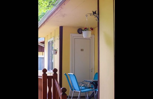 Kamena House | Cozy Bungalow in Petrich with Breakfast & Family Amenities