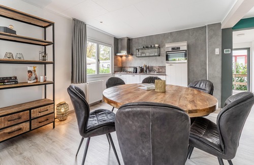 Kaatsheuvel House | Relaxing Bungalow with Spa Near Efteling for Families