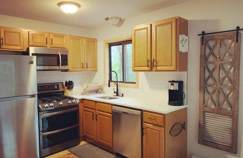Bushkill Cabin | Perfect Cabin Retreat in the Poconos with Pool & Spa