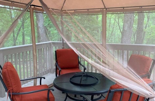 Bushkill Cabin | Perfect Cabin Retreat in the Poconos with Pool & Spa