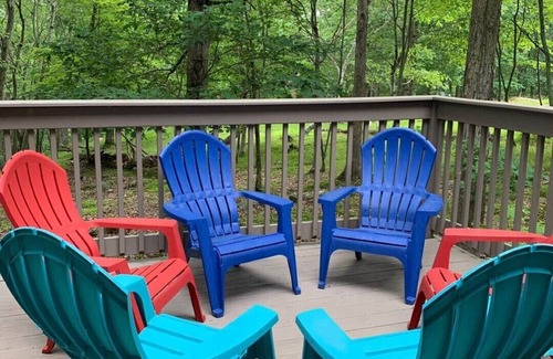 Bushkill Cabin | Perfect Cabin Retreat in the Poconos with Pool & Spa