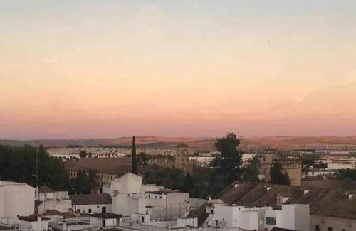 Huerta del Rey Vallellano Apartment | Elegant Central Flat with Breathtaking Views, Rated 9.2/10