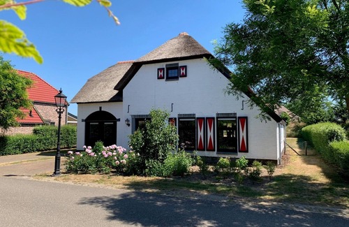 Roggel Villa | Family-Friendly Villa with Pool and Sauna in Limburg
