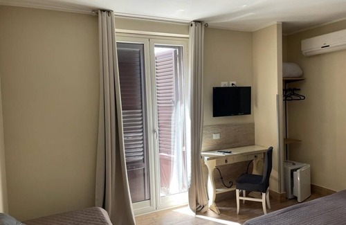 Corso dei Mille - Sant'Erasmo House | Bright and Cozy Room with Kitchen for Your Next Getaway