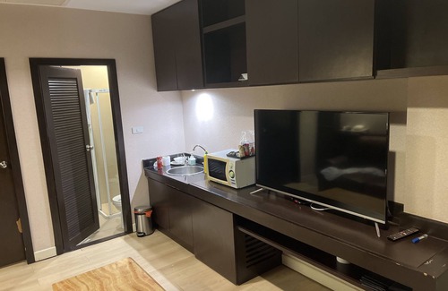 Phra Khanong Nuea Condo | Cozy 2-Bedroom Condo with Kitchen in Sukmvt