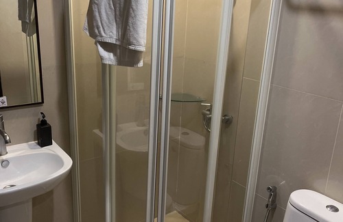Phra Khanong Nuea Condo | Cozy 2-Bedroom Condo with Kitchen in Sukmvt