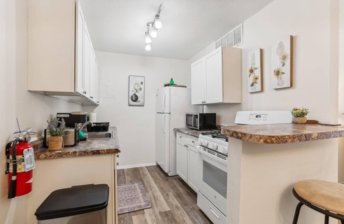 Gainesville Apartment | Cozy Condo Retreat - Steps from Shands & UF