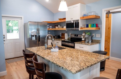 Milledgeville Cottage | Lake Sinclair Cottage: Pet-Friendly with Gorgeous Views