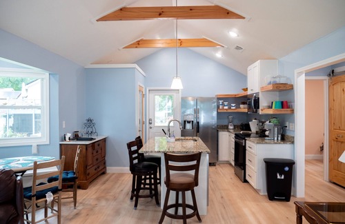 Milledgeville Cottage | Lake Sinclair Cottage: Pet-Friendly with Gorgeous Views