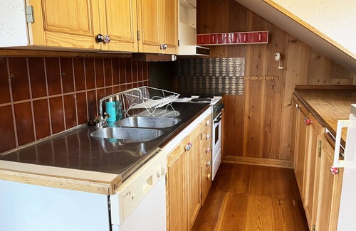 Farbo House | Cozy Cottage Retreat in Historic Mill Setting with Ocean View