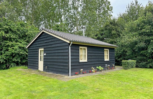 Lage Zwaluwe House | Nice cottage on a farm campsite near Breda