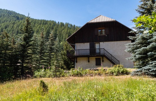 Abries Ski Chalet | Charming Country House in Queyras Alps with Pool & Breakfast