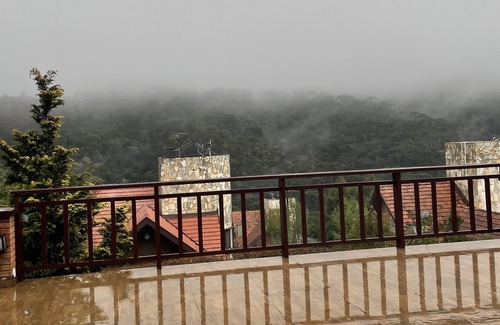 Campos do Jordao Cottage | Nice country house with built-in fireplace
