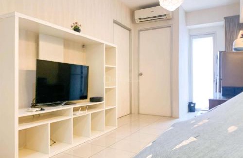 Pluit Apartment | Elegant 2BR Apartment at Green Bay Pluit by Travelio
