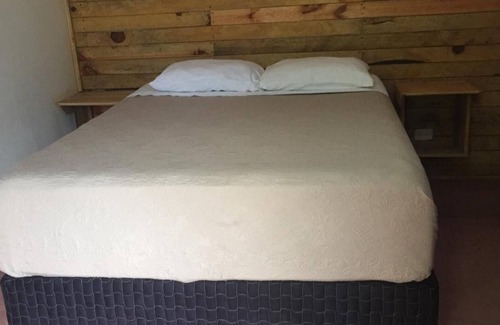 Jaibalito Hotel | Budget-Friendly Room with Private Bath & Garden View