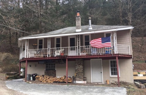 Lairdsville Cabin | Relaxing Creekside Cabin with Pet-Friendly Amenities