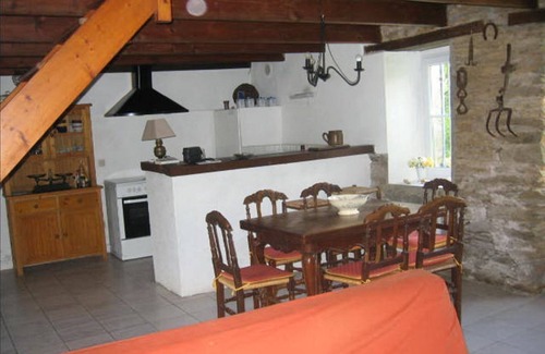 Groix House | Cozy Fisherman's House: Oceanfront Escape Near Kerohet Sands