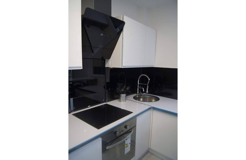 Suresnes Apartment | Cozy 2-Bedroom Flat Just 15 Mins from Paris-La Defense