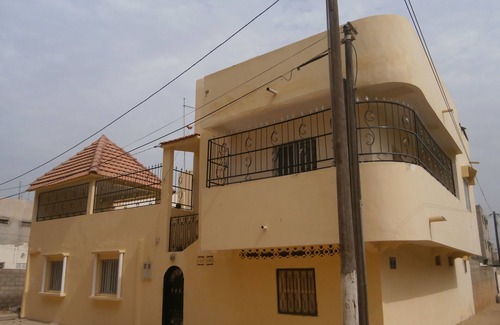 Dakar House | Cozy Apartment with Pool and Kitchen for a Relaxing Stay