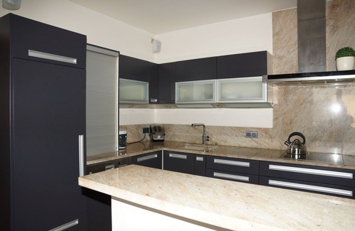 Hradec Kralove Apartment | Cozy Apartment in Hradec Králové with Pool & Kitchen