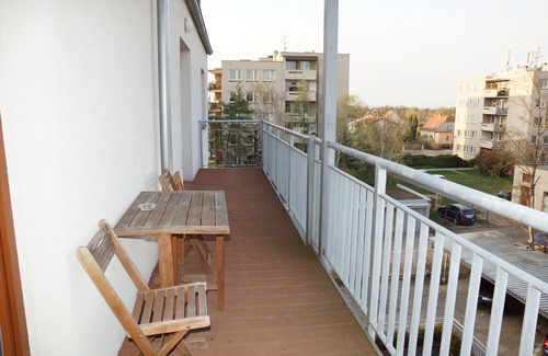 Hradec Kralove Apartment | Cozy Apartment in Hradec Králové with Pool & Kitchen