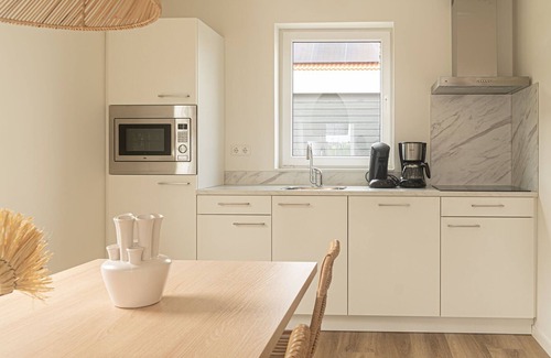 Municipality of Nissewaard House | Nice holiday home in Simonshaven with garden