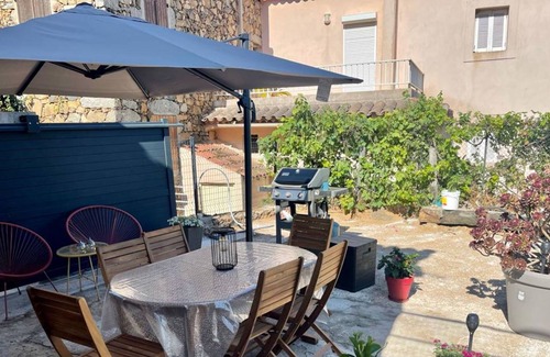 Ambiegna House | Nice holiday home with airconditioning, close to the beach!